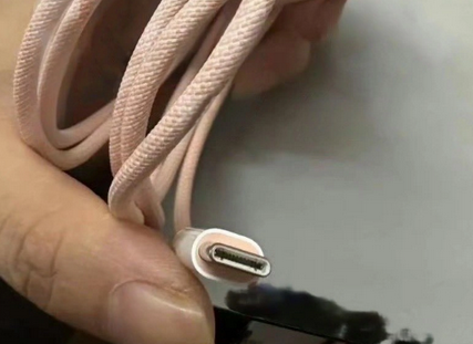 延安苹果15维修店分享iPhone15USB-C数据线长啥样